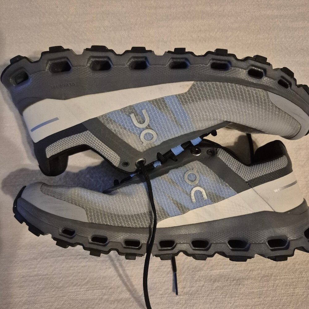 On Cloud Vista Womens 7.5 Trail Running Alloy Black Tennis Shoe Activewear EUC